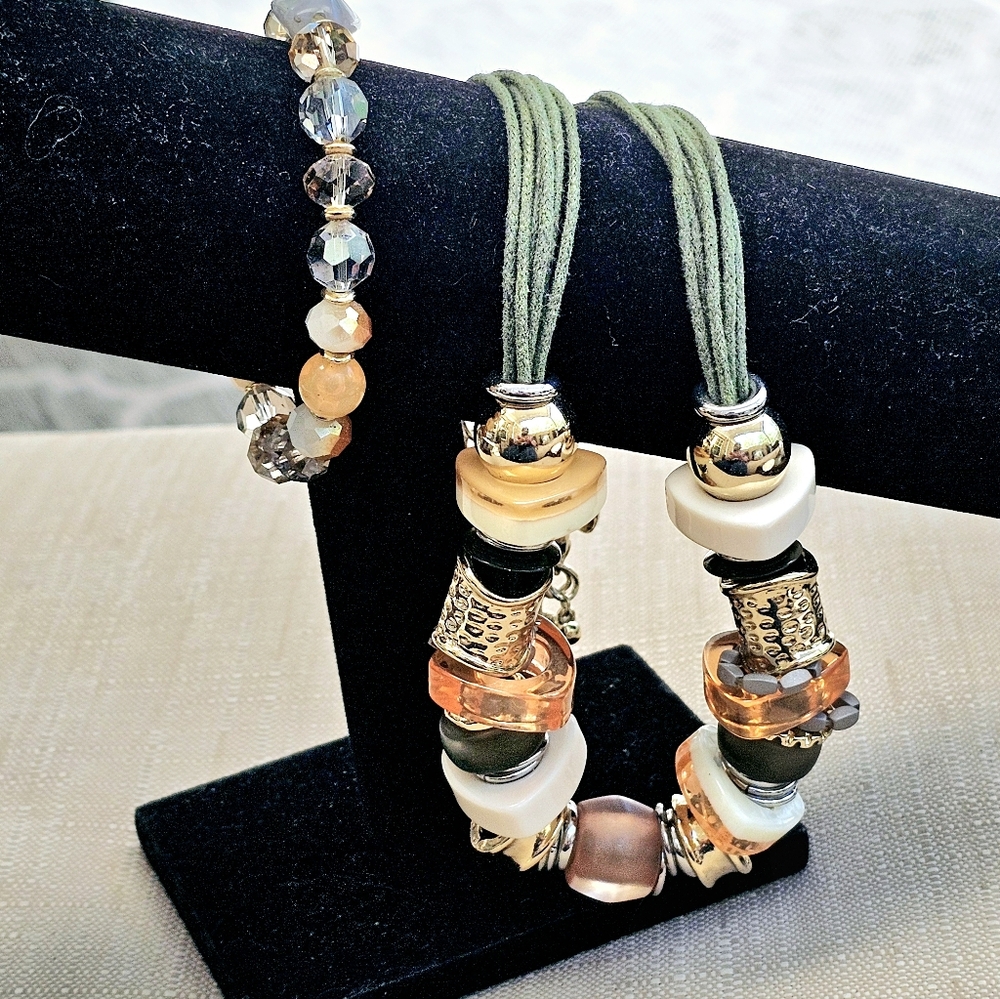SET!  Chico's Chunky Mixed Bead Necklace with Gemstone Stretchy Bracelet  SET! - Picture 2 of 16